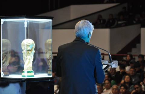 Conferncia de Chucho_2.jpeg